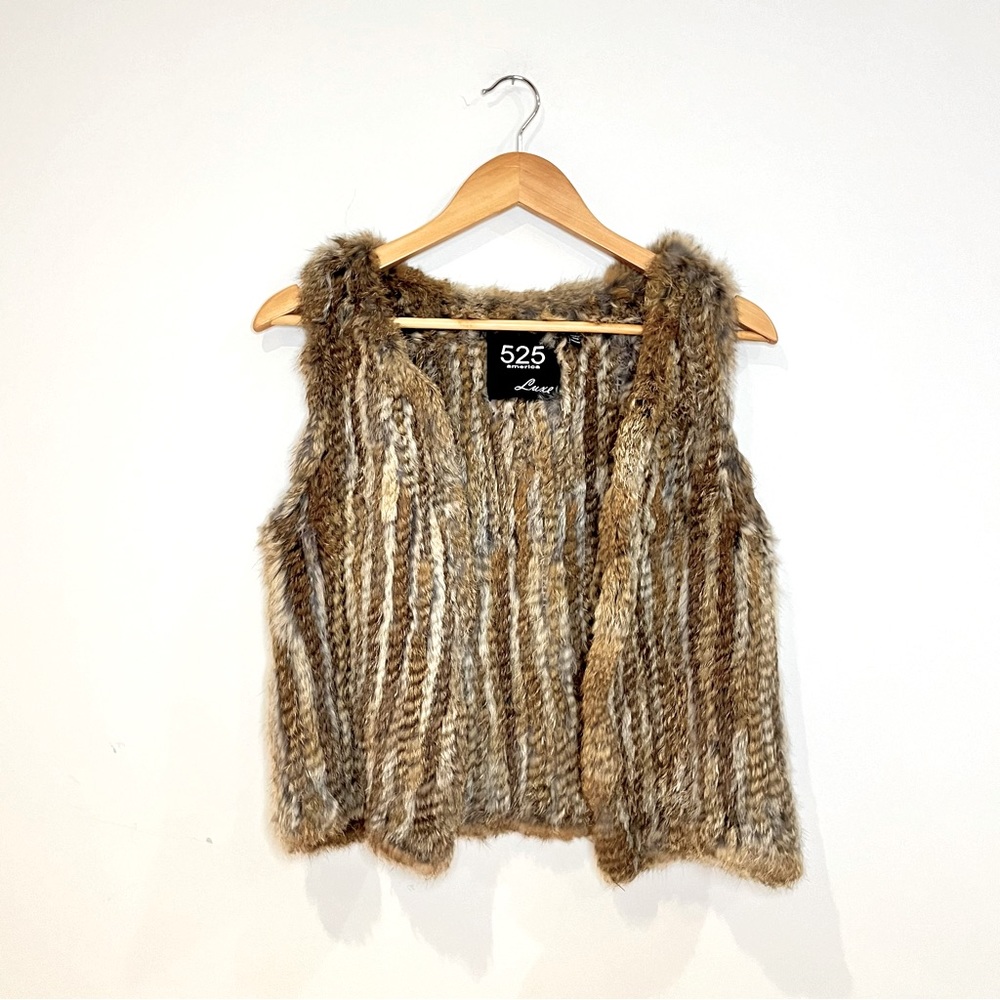 525 america luxe. Sleeveless coat in real rabbit fur in very good condition. Xs